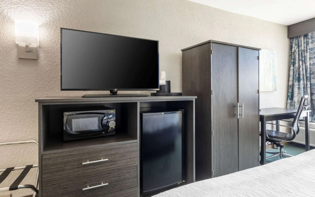Comfort Inn Dallas North Love Field Airport