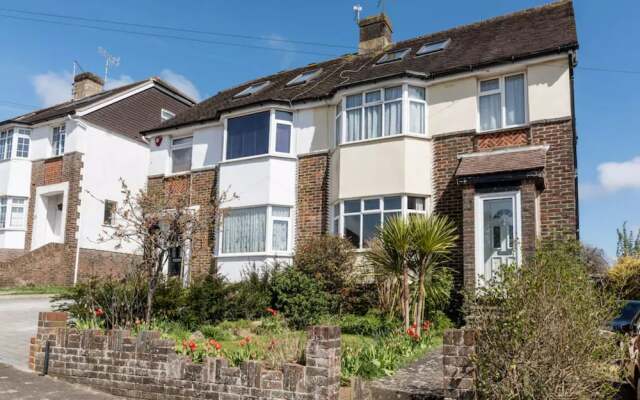 Отель 3 Bedroom House In Brighton With Garden Брайтон вид на фасад