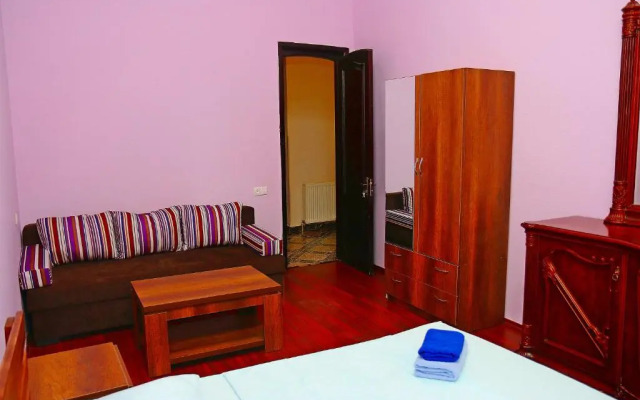 Guest House in Tbilisi by RS