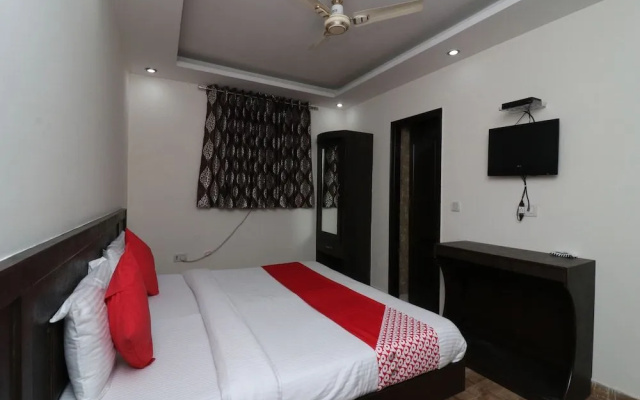 OYO 27823 Hotel Sahib