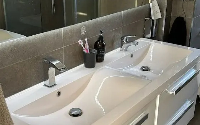 Thornton Awesome Stay 5