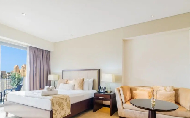 LUX The JW Marina Studio 4