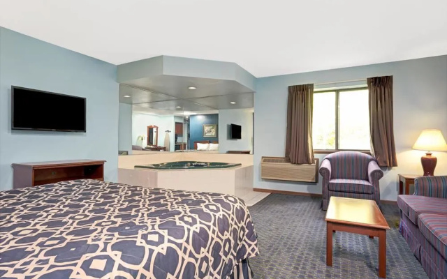 Super 8 by Wyndham Hudson