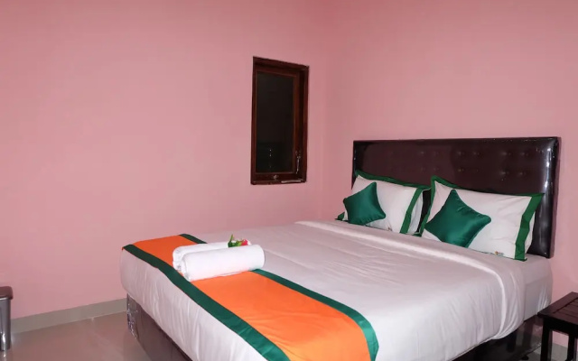 Simply Homy Guest House Uty Kronggahan