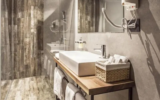 Nomad Luxury Suites