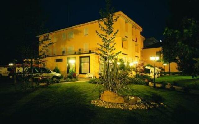 Отель Abano Hotel Verona Италия, Абано-Терме - отзывы, цены и фото номеров - забронировать отель Abano Hotel Verona онлайн вид на фасад