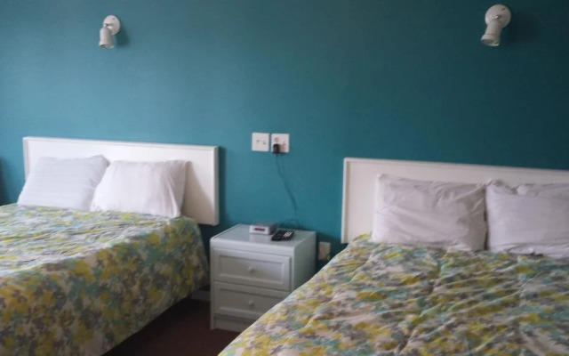 Grove Motel