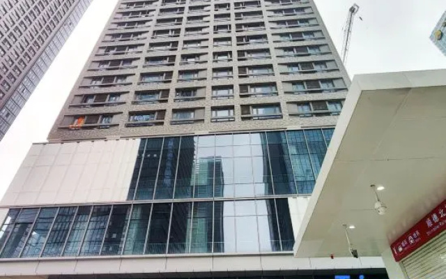 Quzhu Qingju Chain Apartments（Foshan Century Lotus Sports Center）