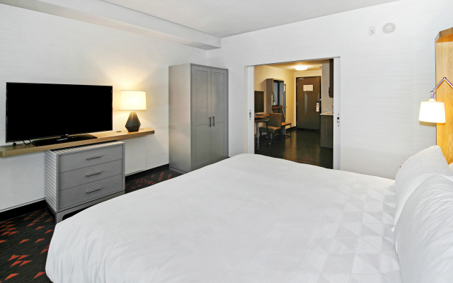 Holiday Inn Hotel & Suites Calgary Airport North by IHG