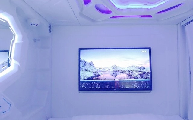 Met A Space Pod @ Asoke