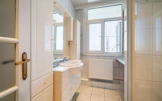 Large Antwerp City Center Apartments3bbns