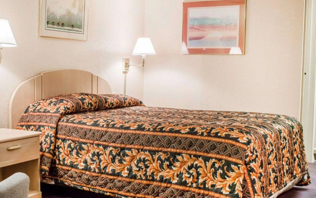 Rodeway Inn Findlay University Area