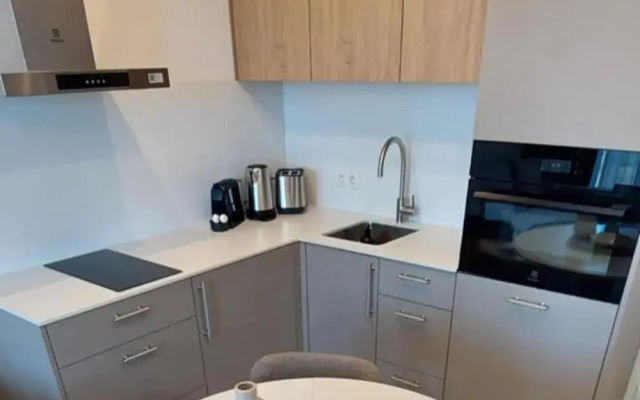 Kunigiskes Apt- Sleeps 4 - Pool & Hot Tub