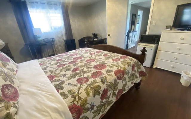 Butterfly Manor Bed & Breakfast