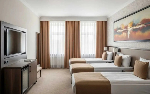 Golden Plaza Hotel