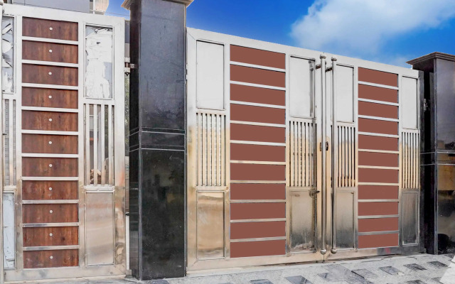 Townhouse Oak Noida Sector 83 Metro Station
