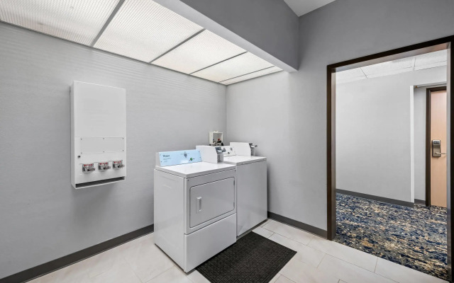 Quality Inn & Suites Manhattan