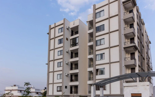 OYO Home 11410 Modern 3BHK Goverdhan Villas