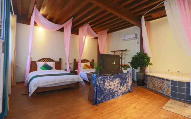 Hua Linglong Courtyard Inn