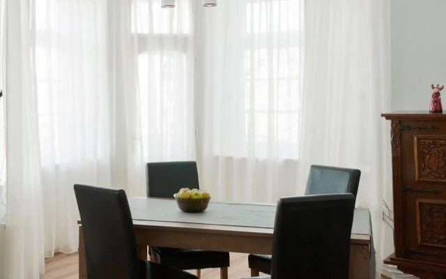 Iezer Residence