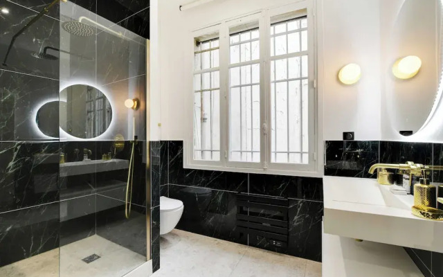 Chic Hotel-1br/4p In the Heart of the Palais Royal