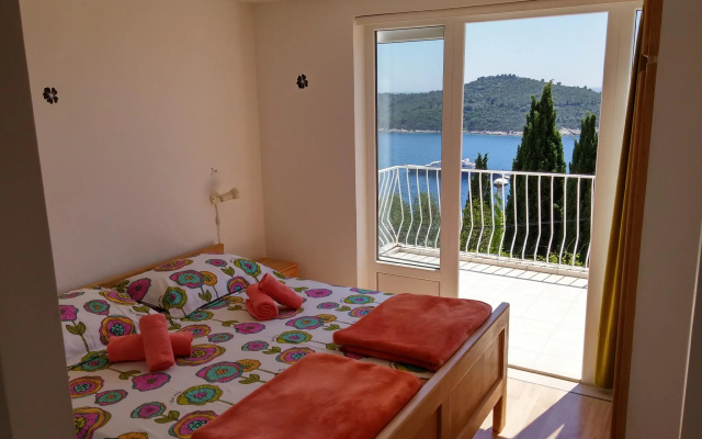 Charming studio apartment with beautiful sea view