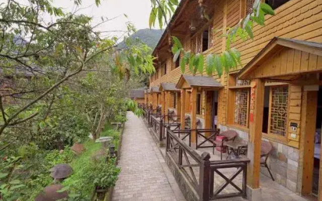 Hailuogou Mulin Sencun Hotel