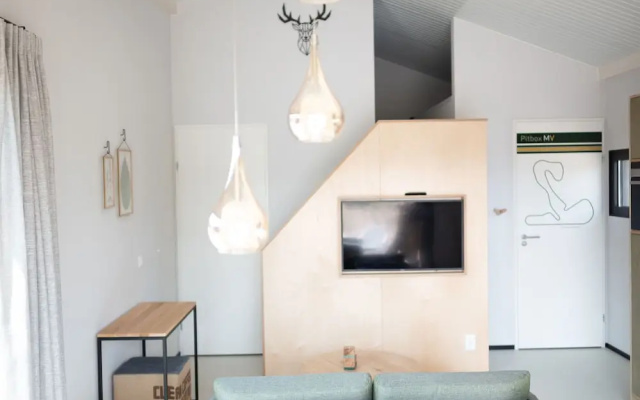 Trendy Lodge With Dishwasher Near the Sea