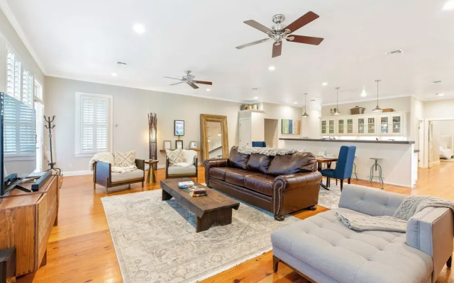 Heart of Fredericksburg w/Pool,Hot-Tub&Grill