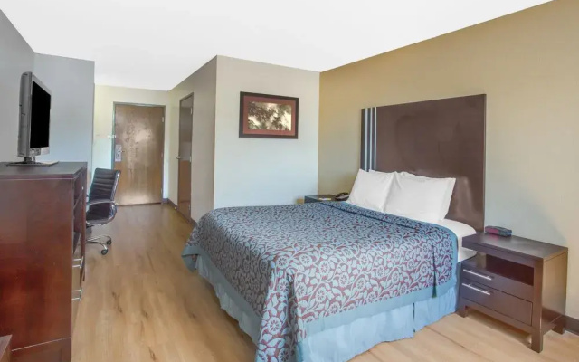 Days Inn Le Roy - Bloomington Southeast