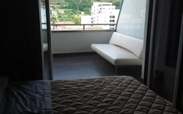 Uniclub House