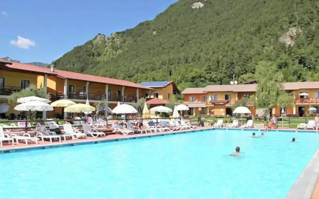 Lake Garda, Beautiful Residence Features Many Facilities