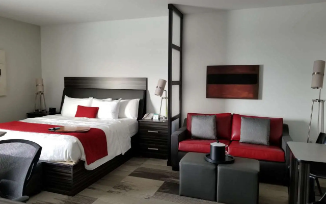 Best Western Plus Airport Inn & Suites