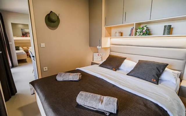 Lakeside Luxury Retreat Mobile Homes With Thermal Riviera Tickets