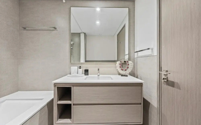 Luxury City Stay Near Mall and Pool