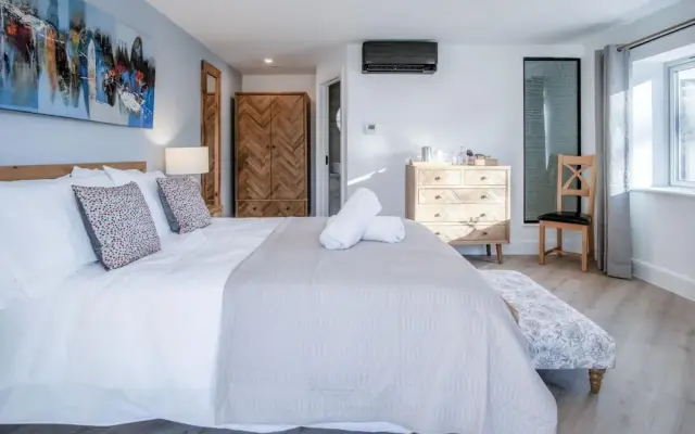 Suite 9 - Sleeping Giant Hotel - PEN Y CAE Inn
