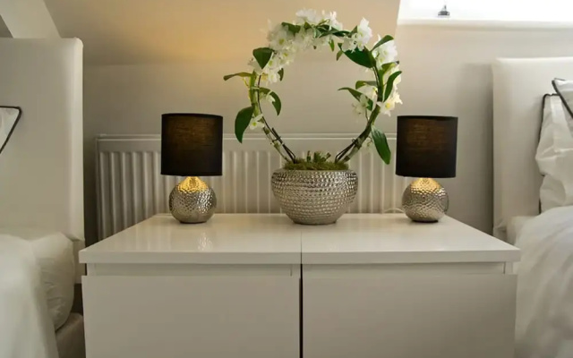 Icon Brentwood City Apartment