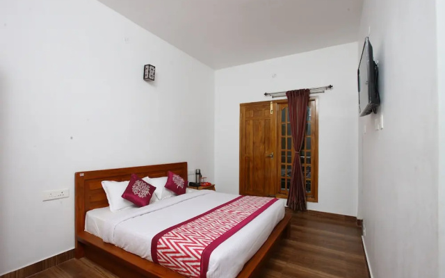 OYO 13607 Sri Akilambiga Residency
