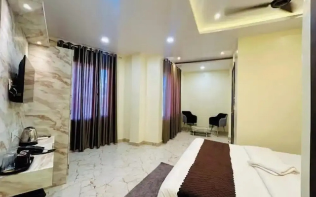 Hotel R K Palace