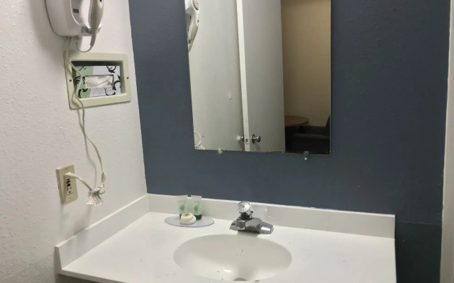 Travelers Inn Medford