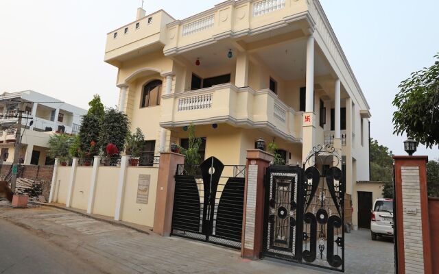 Отель OYO 10122 Shanti Vilas Homestay вид на фасад