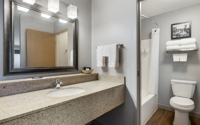 AmericInn by Wyndham Valley City - Conference Center