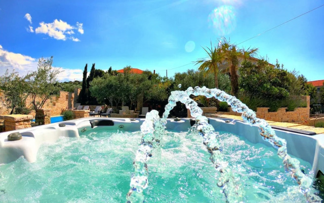 Superb Apartment in Murter with Hot Tub