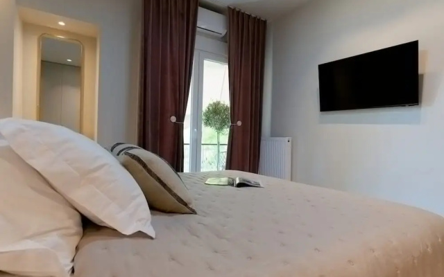 Acropolis Deluxe 1BR Apartment