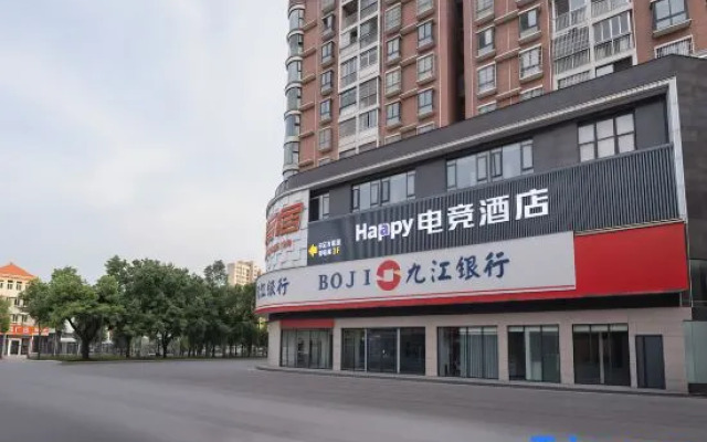 Happy E—sports Hotel