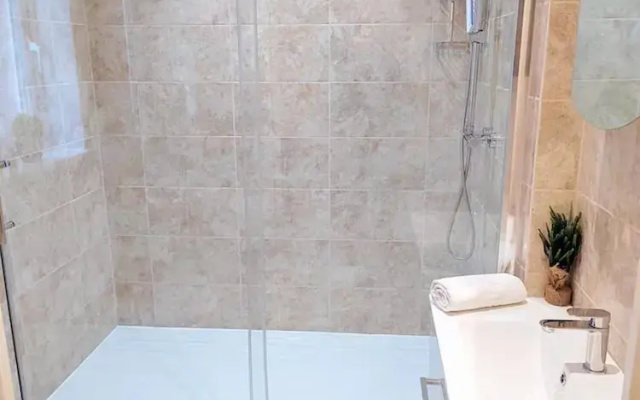 The Ayres House 2 bed Apartment in Cambridge