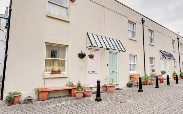 Serene Holiday Home in Hove With Garden