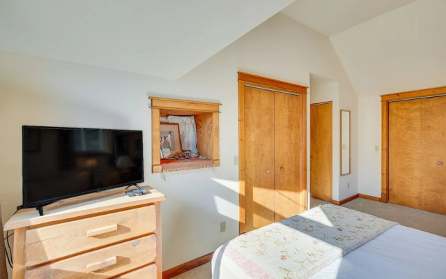 Spacious Ouray Townhome - Walk to Hot Springs!