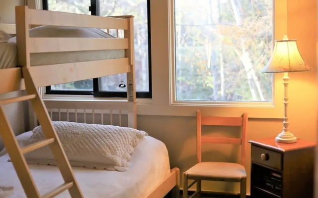 Walk to the Town Square at This Waterville Valley Vacation Condo! Sb13v