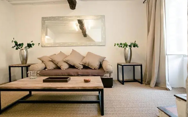 Boutique Village No. 6